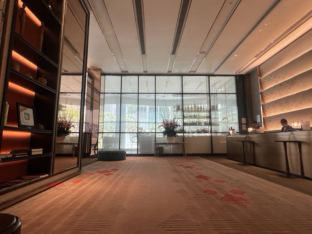 6673076B-4646-4F28-B9B9-AD8745C8D45A_1_105_c eq kuala lumpur hotel lobby wide angle