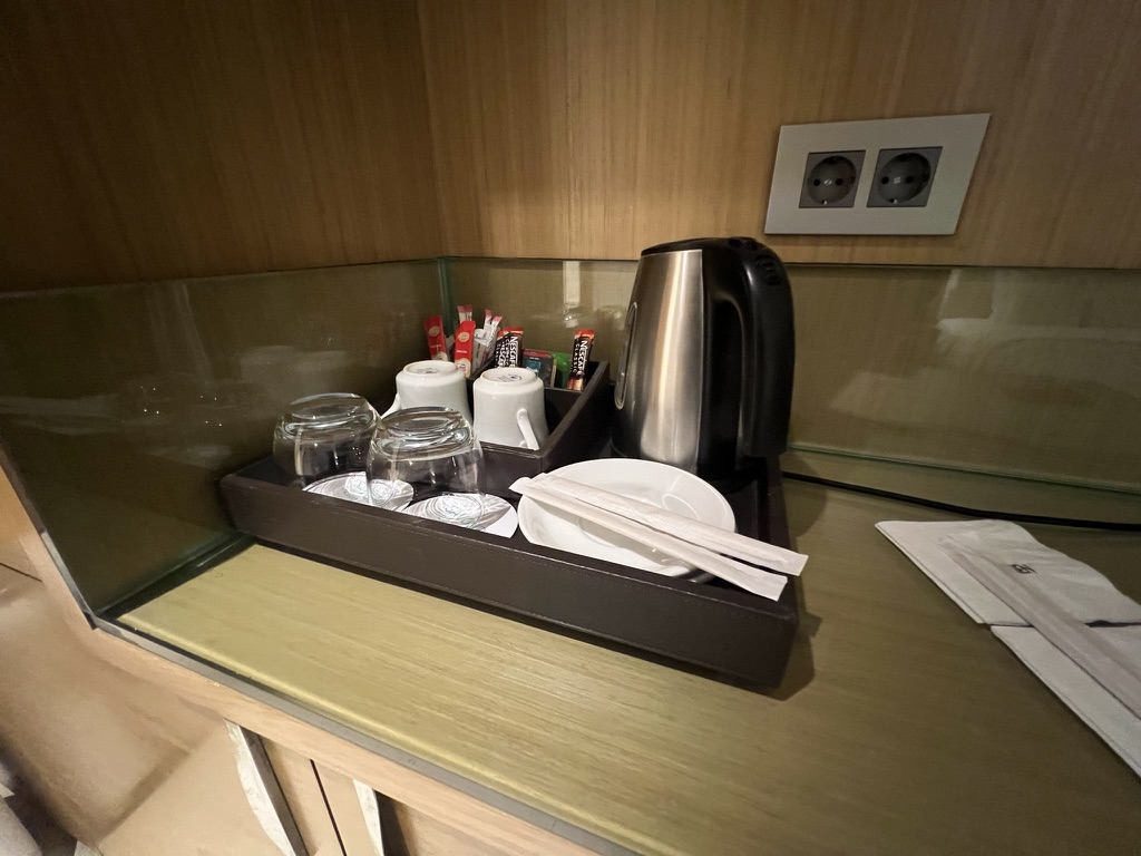 69AB5BF2-E633-4048-B47E-00F5DD3D2788_1_105_c Drink station in room