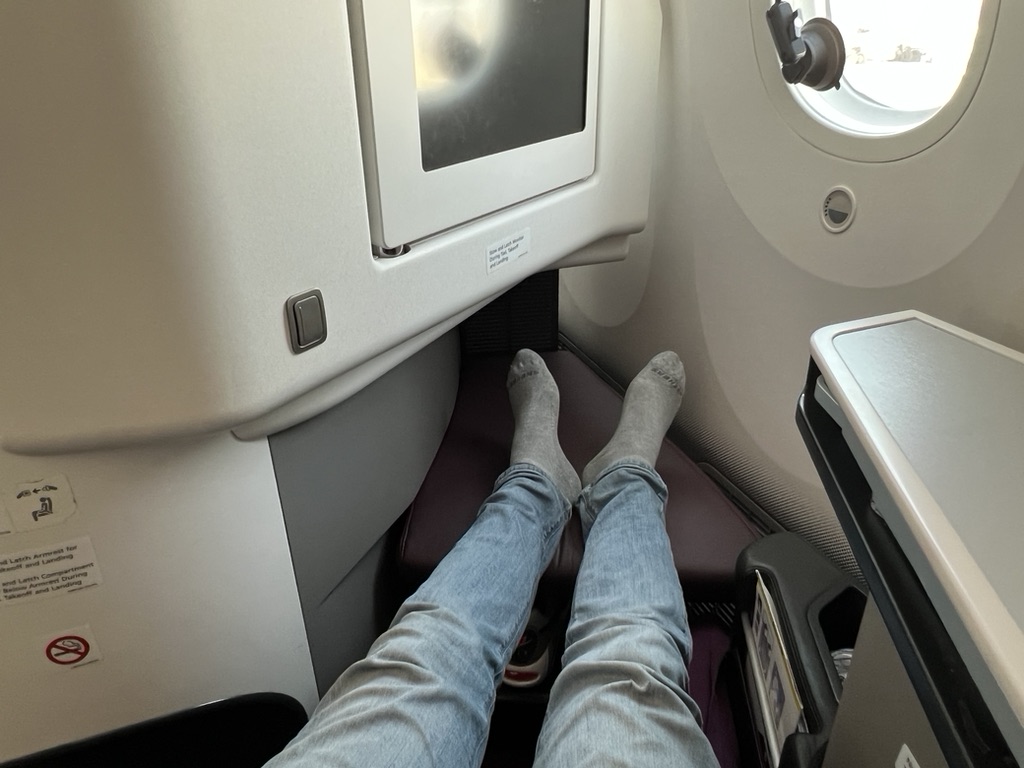 business class seat footwell on Boeing 787-900 with Thai airways